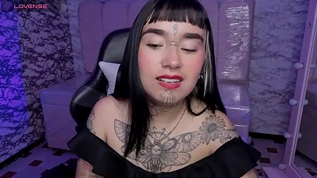 Snapshot of alana18_v chatting on September 10, 2025, 1:21 pm alana18 v online show from September 10, 2025, 1:21 pm