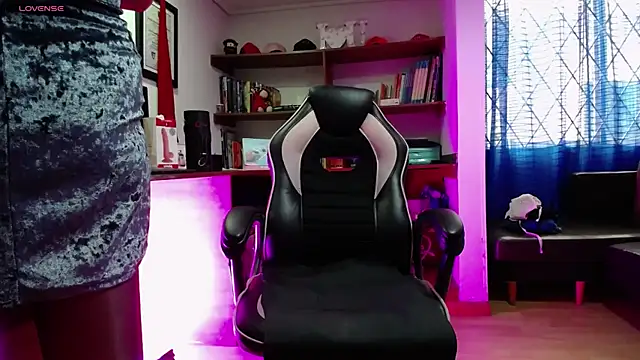 Snapshot of GretaVoss_ chatting on October 28, 2025, 7:02 pm GretaVoss  online show from October 28, 2025, 7:02 pm