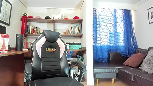 Snapshot of GretaVoss_ chatting on October 16, 2025, 7:33 pm GretaVoss  online show from October 16, 2025, 7:33 pm