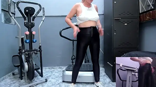 Snapshot of GretaVoss_ chatting on October 25, 2025, 9:04 pm GretaVoss  online show from October 25, 2025, 9:04 pm