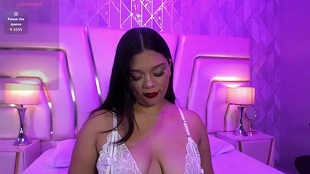 HatsaJones online show from November 4, 2025, 3:43 am