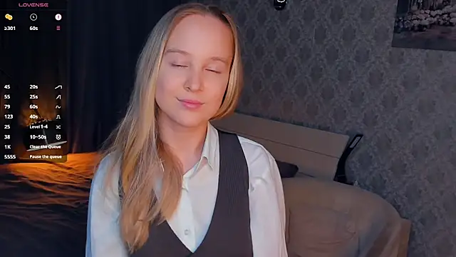 SoonMoor online show from September 24, 2025, 5:19 pm