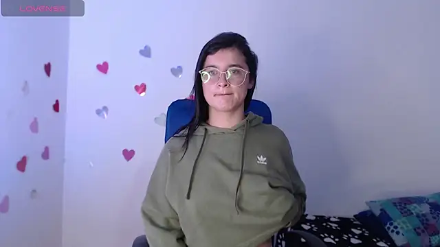 Snapshot of littleemma_77 chatting on October 10, 2025, 10:05 am littleemma 77 online show from October 10, 2025, 10:05 am