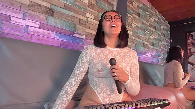 Snapshot of LolaXXXperience chatting on October 2, 2025, 11:35 am LolaXXXperience online show from October 2, 2025, 11:35 am