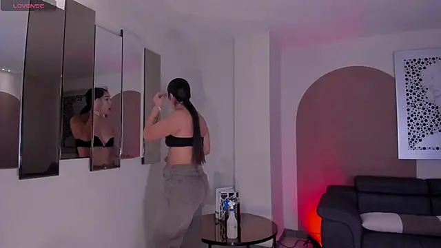 Snapshot of SussyBellX chatting on October 5, 2025, 5:03 pm SussyBellX online show from October 5, 2025, 5:03 pm