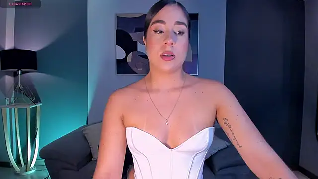 Snapshot of SussyBellX chatting on October 3, 2025, 8:10 pm SussyBellX online show from October 3, 2025, 8:10 pm