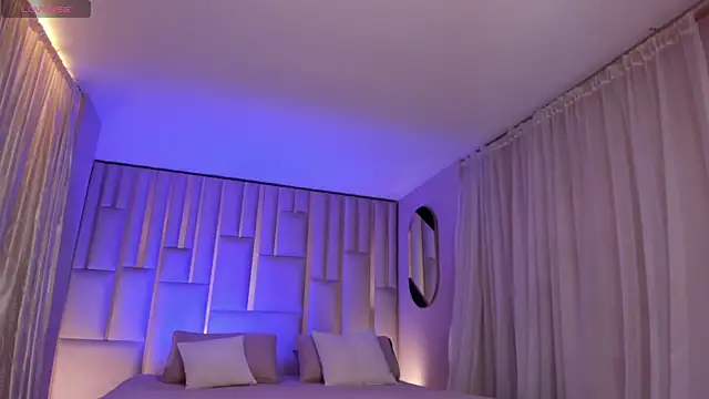 LucyWeiss  online show from October 14, 2025, 8:09 pm