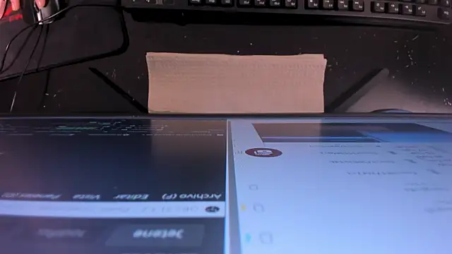 Snapshot of LaurentConnor chatting on October 1, 2025, 3:33 am LaurentConnor online show from October 1, 2025, 3:33 am