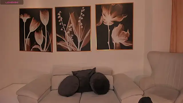 LaurentConnor online show from November 16, 2025, 11:52 pm