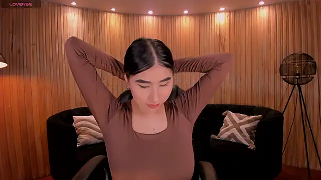 MayaMoretti  online show from February 16, 2026, 5:28 am