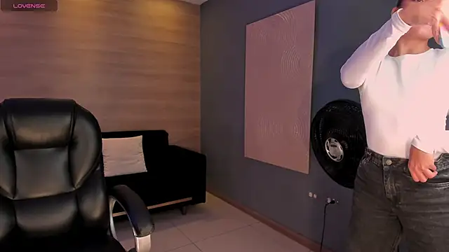 Snapshot of NinaBlum chatting on October 1, 2025, 3:11 am NinaBlum online show from October 1, 2025, 3:11 am