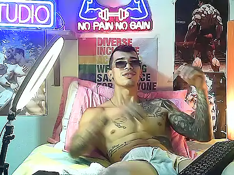 Strongcockfitness online show from September 24, 2025, 11:32 pm