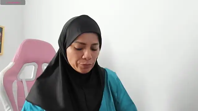 Snapshot of dalila_kemur chatting on October 14, 2025, 6:08 pm dalila kemur online show from October 14, 2025, 6:08 pm