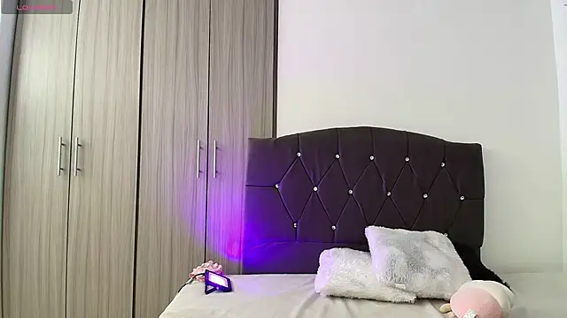 Snapshot of Ruby_Whispers chatting on October 15, 2025, 12:13 pm Ruby Whispers online show from October 15, 2025, 12:13 pm