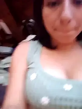 KARINABELTRAL online show from September 12, 2025, 3:01 pm