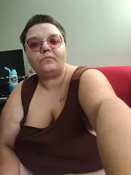 Snapshot of taydeebear chatting on October 16, 2025, 5:43 pm taydeebear online show from October 16, 2025, 5:43 pm