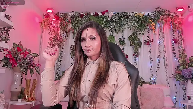 Snapshot of DarkVelvetMistress chatting on October 24, 2025, 4:11 am DarkVelvetMistress online show from October 24, 2025, 4:11 am