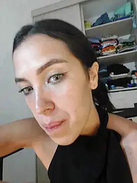 Lina Bedoya online show from September 13, 2025, 8:58 am