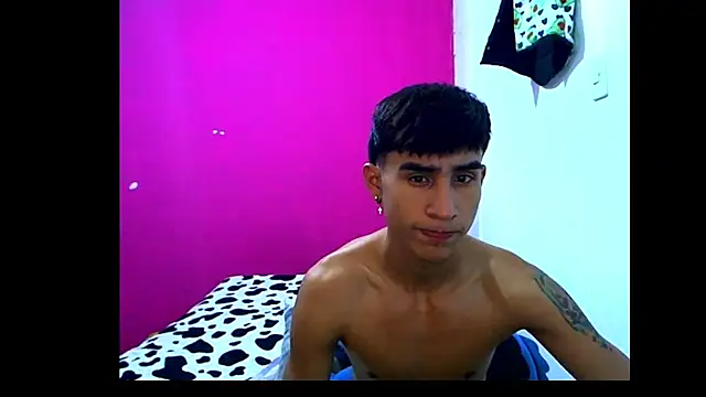 Snapshot of VaqueroHot3 chatting on September 12, 2025, 8:30 pm VaqueroHot3 online show from September 12, 2025, 8:30 pm