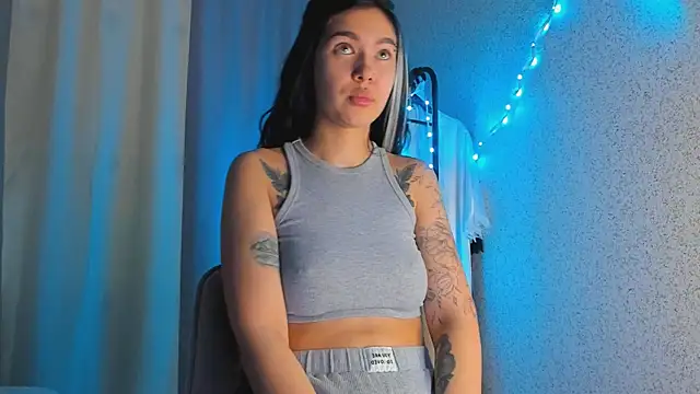 ArianaWalker77 online show from October 17, 2025, 3:10 am