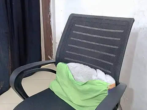 sweet-ruhi online show from October 15, 2025, 5:39 am