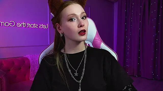AgataFoxley online show from June 6, 2026, 6:24 pm