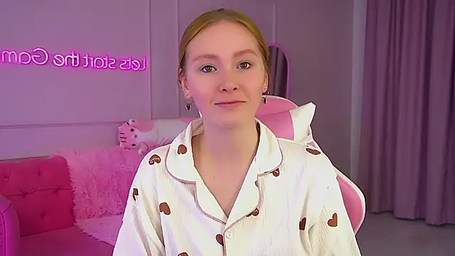 Snapshot of AgataFoxley chatting on October 6, 2025, 7:09 am AgataFoxley online show from October 6, 2025, 7:09 am