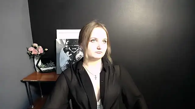 Mystic nikole online show from October 8, 2025, 12:17 pm