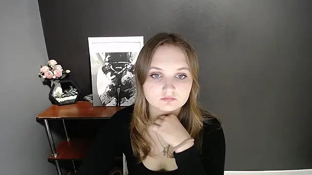 Mystic nikole online show from October 13, 2025, 12:40 pm