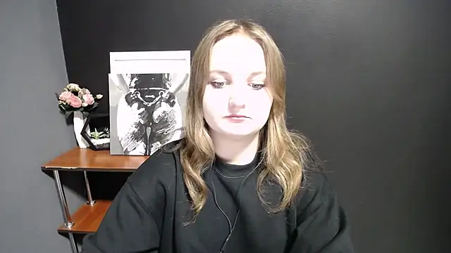 Mystic nikole online show from September 30, 2025, 12:11 pm