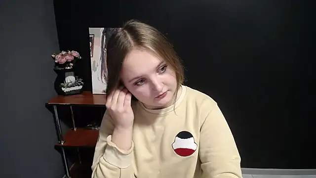 Mystic nikole online show from October 31, 2025, 1:52 pm