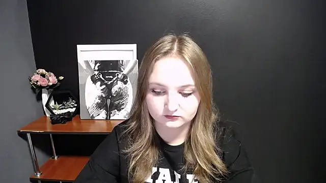 Mystic nikole online show from October 1, 2025, 12:42 pm