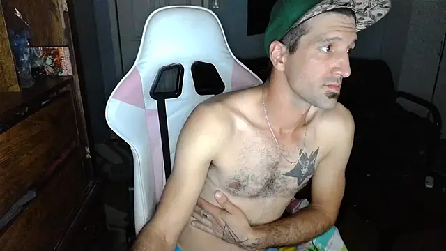 Snapshot of Ardokks chatting on October 3, 2025, 1:42 am Ardokks online show from October 3, 2025, 1:42 am