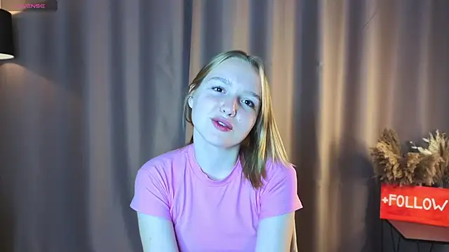 VinnieSerrano online show from September 18, 2025, 1:14 pm