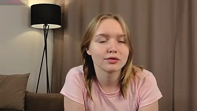 VinnieSerrano online show from October 6, 2025, 2:07 pm