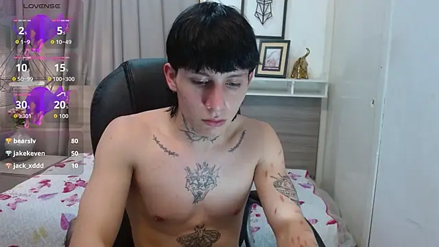 Snapshot of Iantwink18 chatting on October 19, 2025, 7:22 am Iantwink18 online show from October 19, 2025, 7:22 am