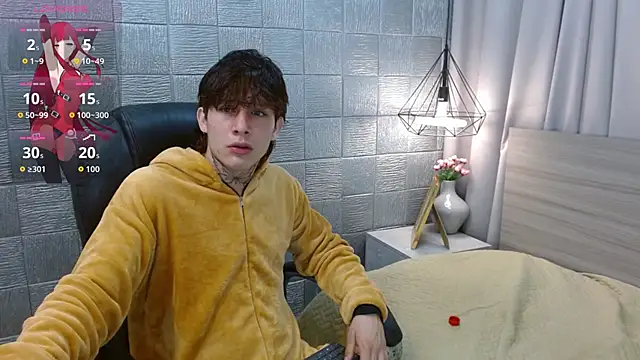 Snapshot of Iantwink18 chatting on September 19, 2025, 5:55 am Iantwink18 online show from September 19, 2025, 5:55 am