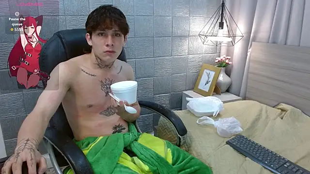 Snapshot of Iantwink18 chatting on September 17, 2025, 5:15 pm Iantwink18 online show from September 17, 2025, 5:15 pm