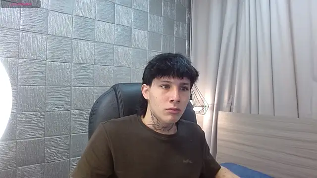 Snapshot of Iantwink18 chatting on October 13, 2025, 7:59 pm Iantwink18 online show from October 13, 2025, 7:59 pm