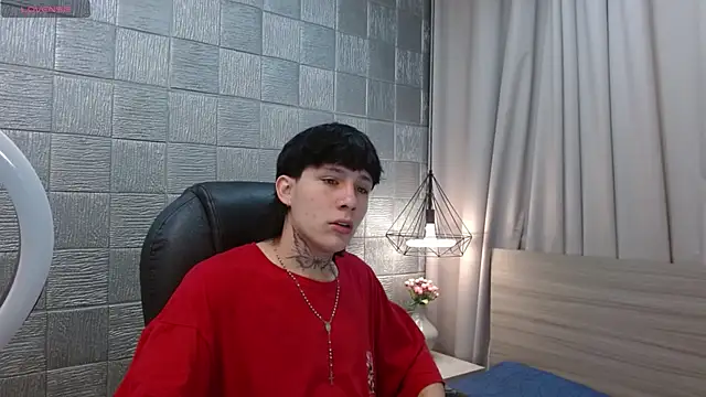 Snapshot of Iantwink18 chatting on October 14, 2025, 2:07 pm Iantwink18 online show from October 14, 2025, 2:07 pm