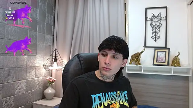 Snapshot of Iantwink18 chatting on October 24, 2025, 8:08 pm Iantwink18 online show from October 24, 2025, 8:08 pm