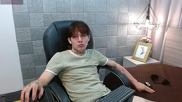 Snapshot of Iantwink18 chatting on September 22, 2025, 1:06 pm Iantwink18 online show from September 22, 2025, 1:06 pm