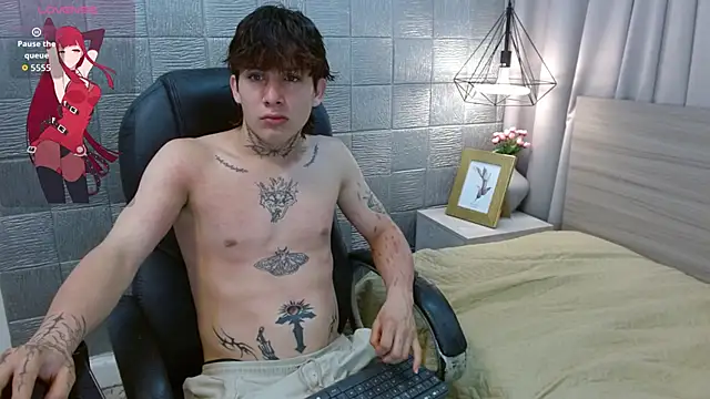 Snapshot of Iantwink18 chatting on September 18, 2025, 5:32 am Iantwink18 online show from September 18, 2025, 5:32 am