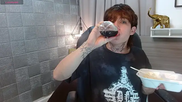 Snapshot of Iantwink18 chatting on September 25, 2025, 5:30 pm Iantwink18 online show from September 25, 2025, 5:30 pm