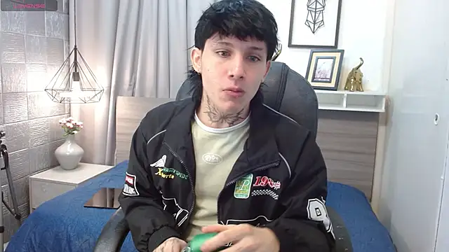 Snapshot of Iantwink18 chatting on October 11, 2025, 7:59 pm Iantwink18 online show from October 11, 2025, 7:59 pm