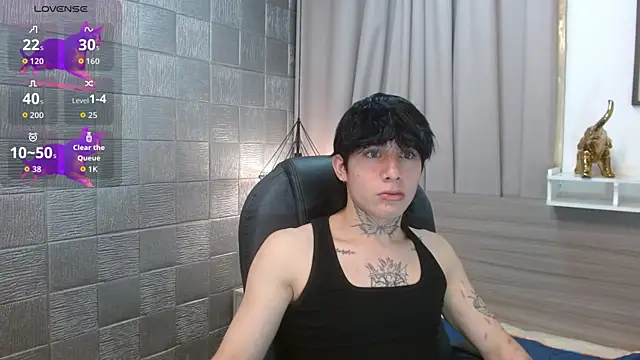 Snapshot of Iantwink18 chatting on October 8, 2025, 8:31 pm Iantwink18 online show from October 8, 2025, 8:31 pm