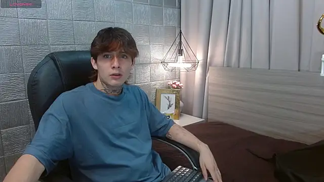 Snapshot of Iantwink18 chatting on September 27, 2025, 10:49 pm Iantwink18 online show from September 27, 2025, 10:49 pm