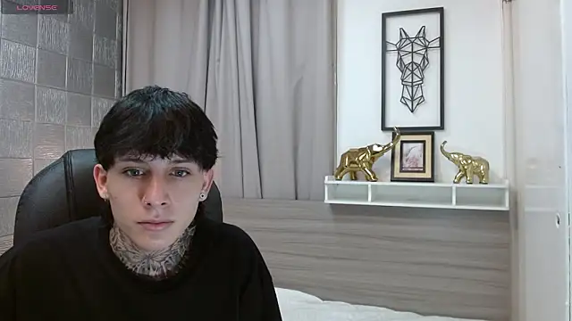 Iantwink18 online show from February 12, 2026, 11:37 pm