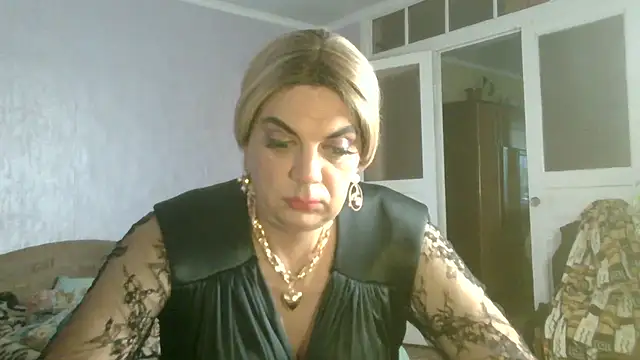 NiraFrost online show from October 25, 2025, 5:50 am