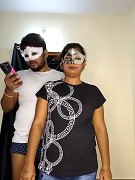 Snapshot of Family02 chatting on September 22, 2025, 3:29 pm Family02 online show from September 22, 2025, 3:29 pm